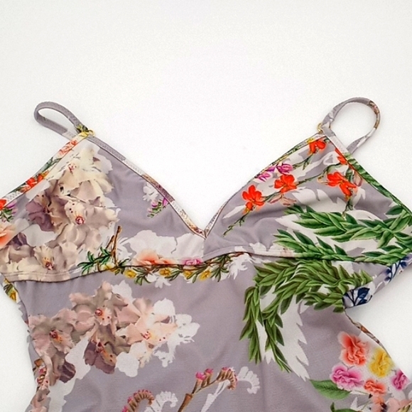 Rachel Roy Floral Print Mesh Inset Deep V-Neck One-Piece Swimsuit Fleur Silver S - Picture 4 of 12